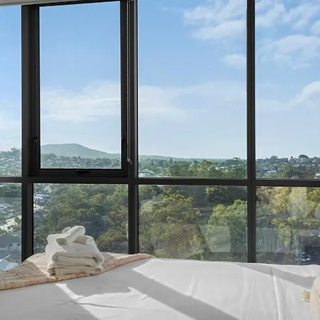 Apartment Spacious 3br Near Stadium W Views, Pool & Car Park