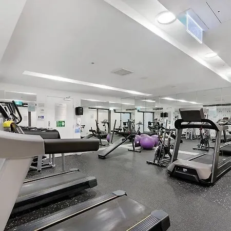 Spacious 3br Near Stadium W Views, Pool & Car Park Apartment Brisbane