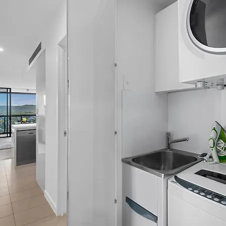 Apartment Spacious 3br Near Stadium W Views, Pool & Car Park *