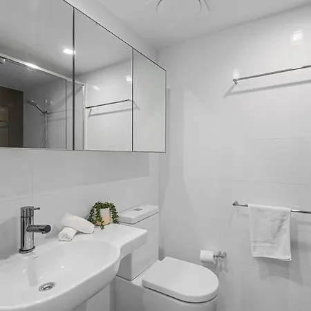 Apartment Spacious 3br Near Stadium W Views, Pool & Car Park