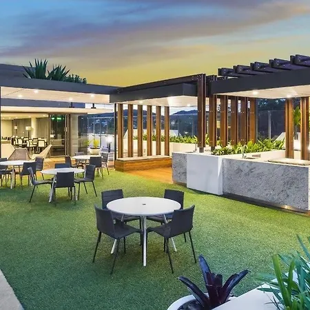 Spacious 3br Near Stadium W Views, Pool & Car Park Apartment Brisbane