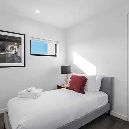 Apartment Spacious 3br Near Stadium W Views, Pool & Car Park Brisbane