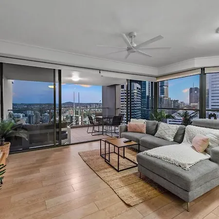 Breathtaking! 2bed/2bath/1car/pool ~ Cbd Apartment Brisbane