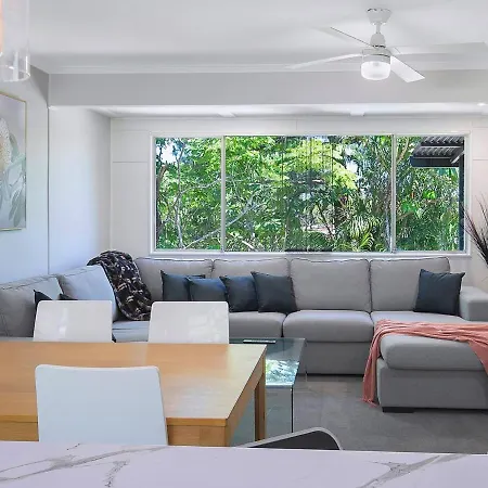 'the Palms' A Classic Queensland Retreat Holiday home