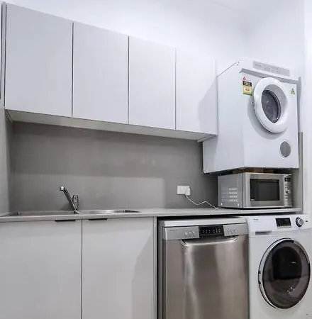Modern 1 Bed 1 Bath Tiny House Oasis With Parking * Brisbane