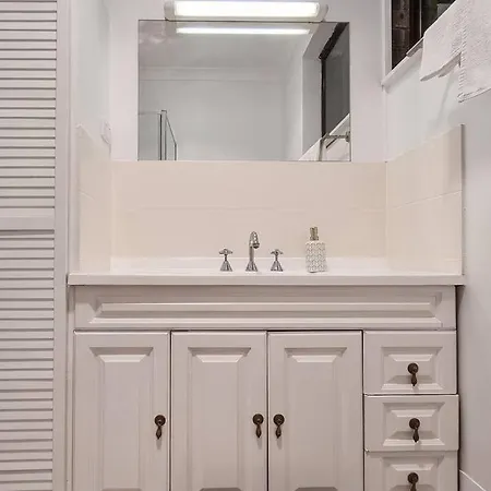 Modern 1 Bed 1 Bath Tiny House Oasis With Parking Brisbane