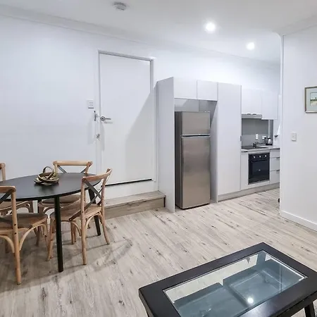 Modern 1 Bed 1 Bath Tiny House Oasis With Parking Apartment Brisbane