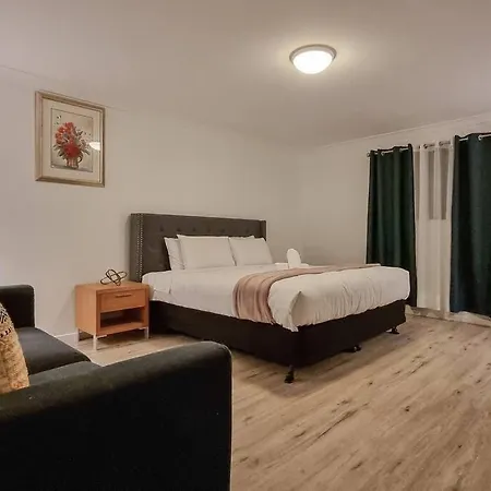 Modern 1 Bed 1 Bath Tiny House Oasis With Parking *