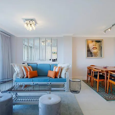 Apartment 'riverside Terrace' Inner-city Retro-chic With Pool