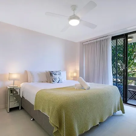 'riverside Terrace' Inner-city Retro-chic With Pool