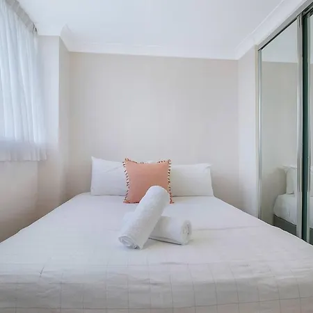 'riverside Terrace' Inner-city Retro-chic With Pool Brisbane