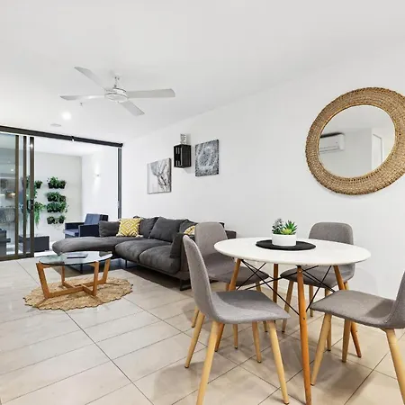 Inner-city 2-bed With Parking & Rooftop Jacuzzi Apartment Brisbane
