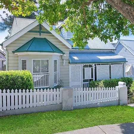 Holiday home 'carininya' Indoor-outdoor Charm In Buzzing Locale