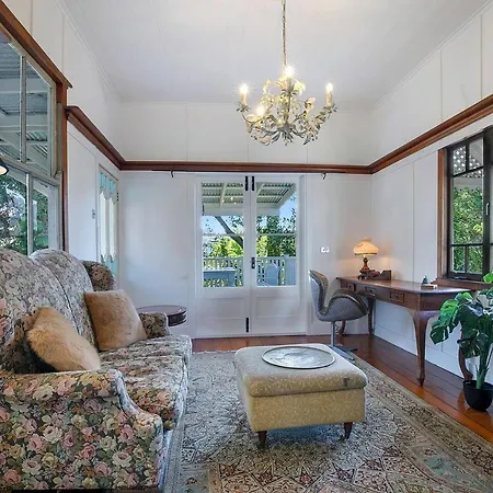'carininya' Indoor-outdoor Charm In Buzzing Locale Holiday home