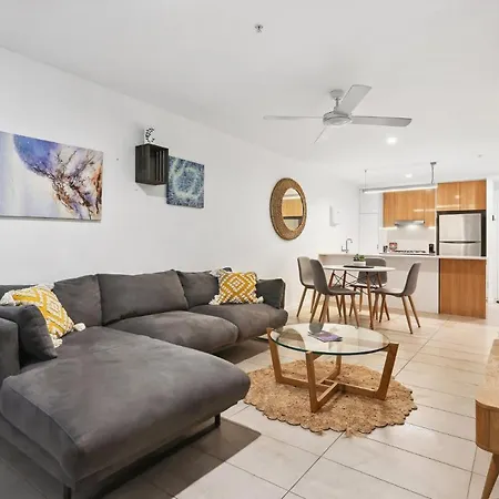 Apartment Inner-city 2-bed With Parking & Rooftop Jacuzzi *
