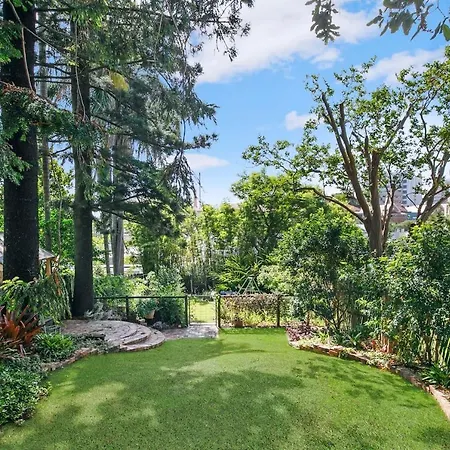 Holiday home 'carininya' Indoor-outdoor Charm In Buzzing Locale Brisbane