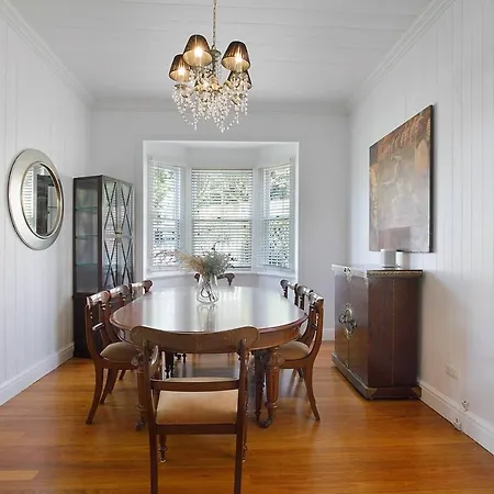 'carininya' Indoor-outdoor Charm In Buzzing Locale Holiday home Brisbane