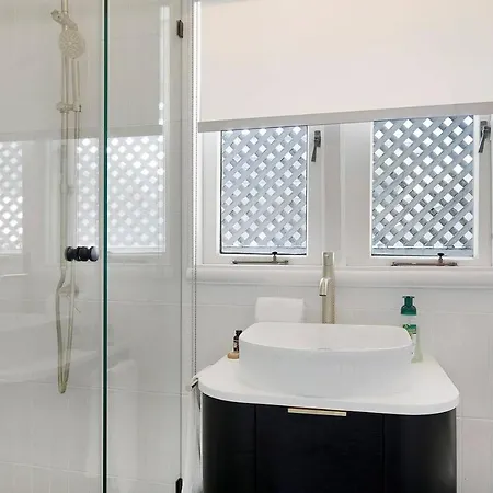 Holiday home 'carininya' Indoor-outdoor Charm In Buzzing Locale Brisbane