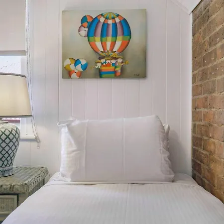 'carininya' Indoor-outdoor Charm In Buzzing Locale Holiday home