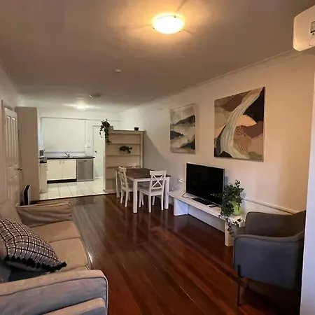 Apartment Paddington Pad With Back Deck And Free Car Space Close To Suncorp Brisbane