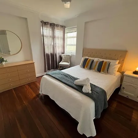 Apartment Paddington Pad With Back Deck And Free Car Space Close To Suncorp Brisbane
