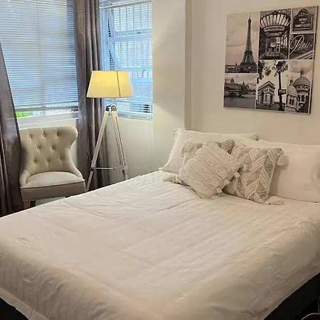 Paddington Pad With Back Deck And Free Car Space Close To Suncorp *