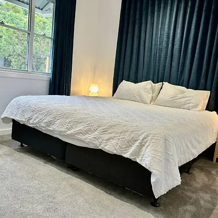 Holiday home 4br Family House, Pool. West End