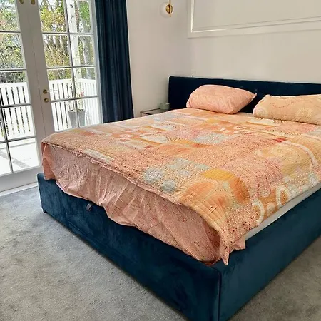 4br Family House, Pool. West End