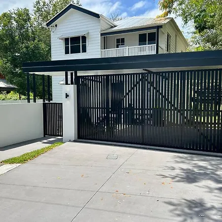 4br Family House, Pool. West End *