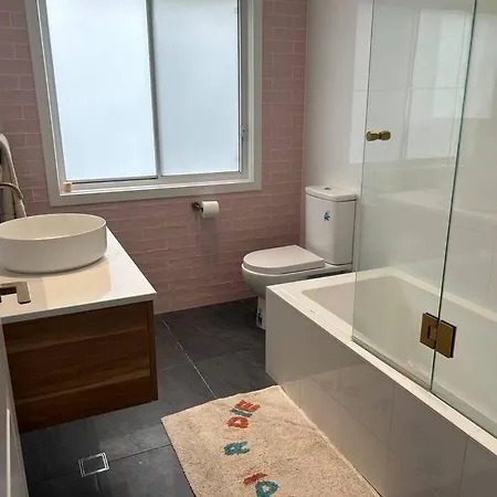 Holiday home 4br Family House, Pool. West End *