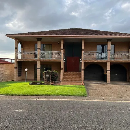 Aspley Bedroom & Share Bathroom With Other Guests * Brisbane