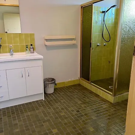 Homestay Aspley Bedroom & Share Bathroom With Other Guests *