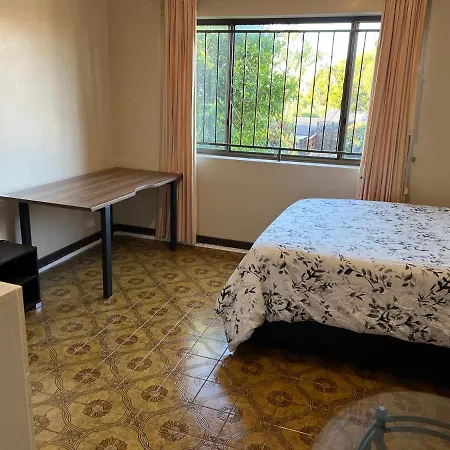 Homestay Aspley Bedroom & Share Bathroom With Other Guests