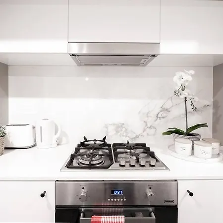 Urban Elegance 2b2b W Parking, Pool South Apartment *