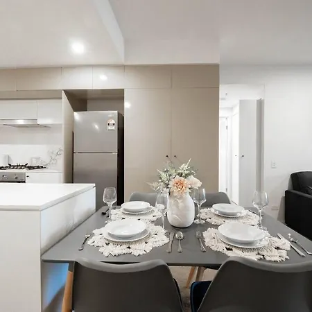 Apartment Urban Elegance 2b2b W Parking, Pool South