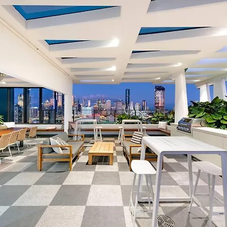 Apartment Urban Elegance 2b2b W Parking, Pool South