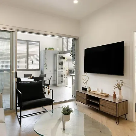 'the Cordelia' Sweeping South Style Apartment Brisbane