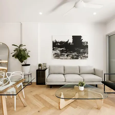 Apartment 'the Cordelia' Sweeping South Style