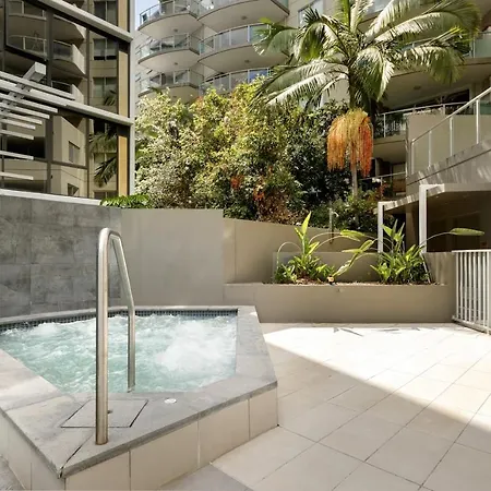 Apartment 'the Cordelia' Sweeping South Style Brisbane