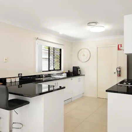 Apartment Getaway! Popcorn, Netflix And Speaker, Restaurants! *