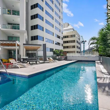 Stunning Sub-penthouse & Breathtaking River Views Apartment *