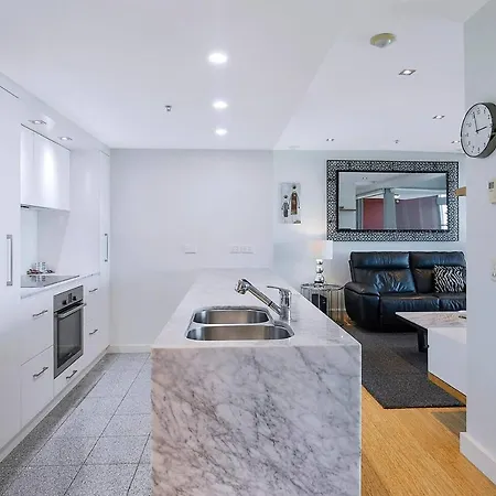 Stunning Sub-penthouse & Breathtaking River Views