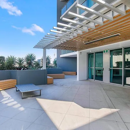 Stunning Sub-penthouse & Breathtaking River Views Apartment