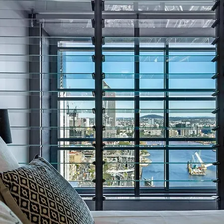 Apartment Stunning Sub-penthouse & Breathtaking River Views *