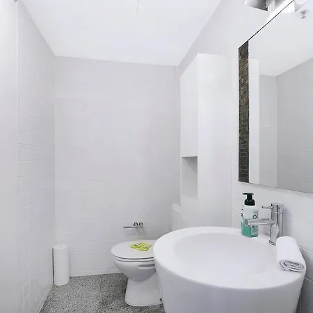 Stunning Sub-penthouse & Breathtaking River Views *