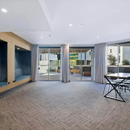 Stunning Sub-penthouse & Breathtaking River Views
