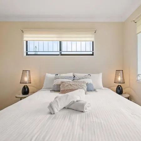 5mins Walk To Mall 4br Family Nicely Located * Brisbane