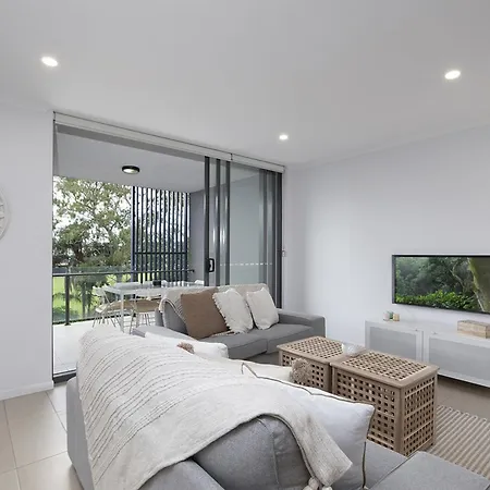 Apartment Chic 2-bed By Train Station With Secure Parking *