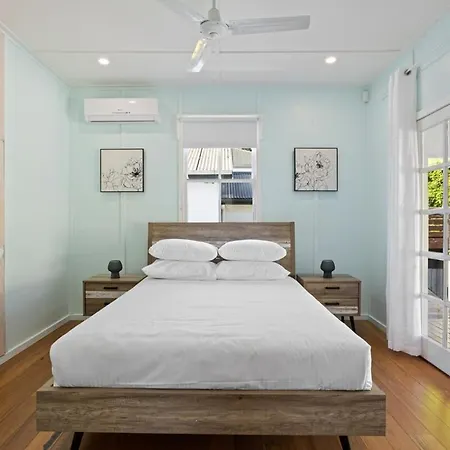 Charming 2-bed Near Local Shops Holiday home Brisbane