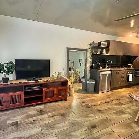 1bed Unit Inside Pavillion On Brookes *